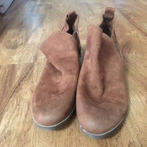 Women's SO Brand Faux Suede Side Zip Ankle Boots--Size 7.5-Cinnamon Brown